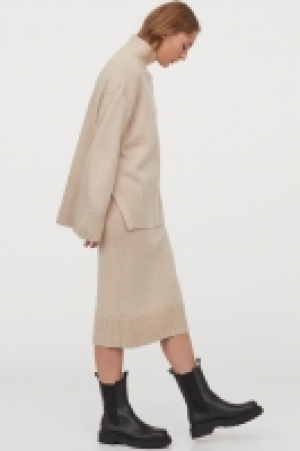 Knitted skirt £14.00