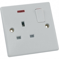 Wickes  Schneider Ultimate 13A Single Switched Socket with Neon - Wh