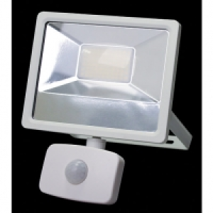 Wickes Aluminium PIR Sensor Floodlight IP44 White 3000 Lumen £24.00