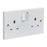 Wickes  Wickes 13A Twin Switched Plug Sockets - White - Pack of 10