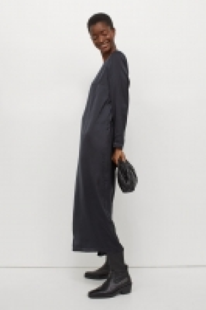 HM  Calf-length satin dress