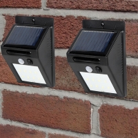 HomeBargains  Spear & Jackson: Solar PIR Security Lights 2 Pack