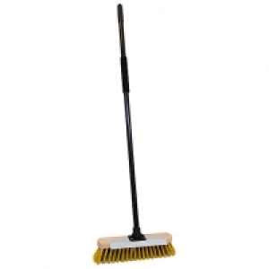 Bulldozer Utility Broom with Scraper £9.00