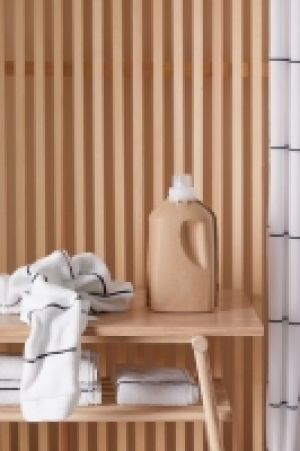 HM  Striped bath towel