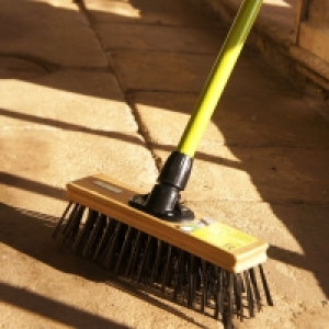 National Trust Steel Wire Garden Sweeping Brush with Handle  £25.99