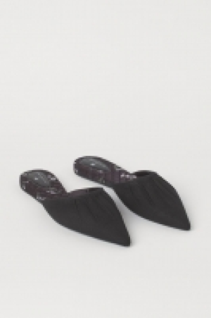 HM  Pointed mules