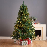 RobertDyas  6ft Woodland Prelit PVC Christmas Tree - Warm White LEDs