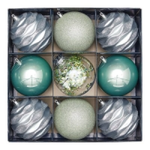 Plastic Winter Retreat Shatterproof Christmas Tree Baubles - 9 Pack