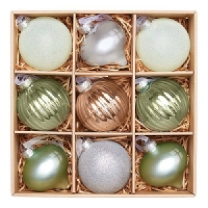 100% Glass House Beautiful Winter Retreat Glass Christmas Tree Baubles