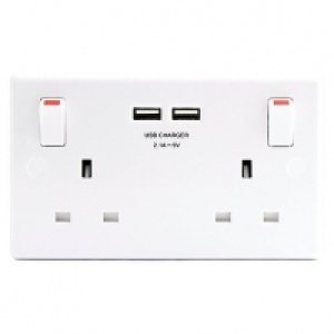 Wickes 13 Amp Twin Switched Socket with 2 x USB Ports - Whit