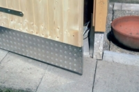 Wickes Metal Sheet Aluminium Checkerplate - 300mm x 1m
