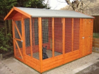 Wickes  Shire Timber Apex Dog Kennel & Sheltered Run Honey Brown - 7