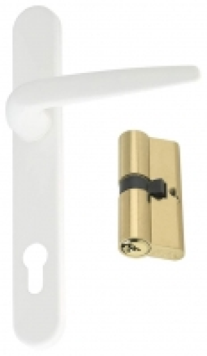 Wickes  Yale Essentials 70mm Door Handle & Cylinder Kit - Brass