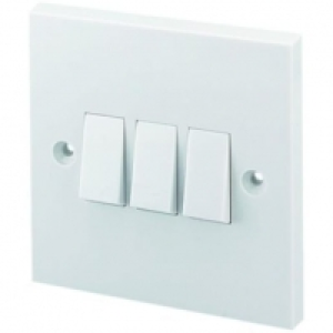 Wickes 10 Amp 3 Gang 2 Way Light Switch - White £2.25
