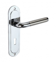 Wickes  Wickes Vittore Locking Door Handle - Polished Chrome & Matt 
