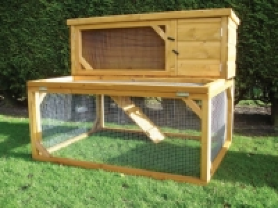 Wickes  Shire Timber Pent Pet House & Drop Run Honey Brown - 4 x 3 x