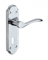 Wickes  Wickes Romano Locking Door Handle - Polished Chrome 1 Pair