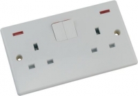 Wickes  Schneider Ultimate 13A Twin Switched Socket with Neon - Whit