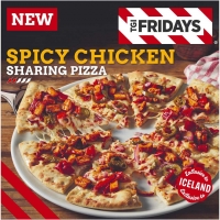 Iceland  TGI Fridays Spicy Chicken Sharing Pizza 535g