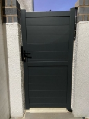 Readymade Black Aluminium Horizontal Pedestrian Gate - 900 x