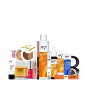 Boots  No7 Summer Glow Beauty Bundle