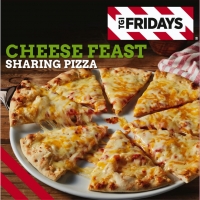 Iceland  TGI Fridays Cheese Feast Sharing Pizza 470g
