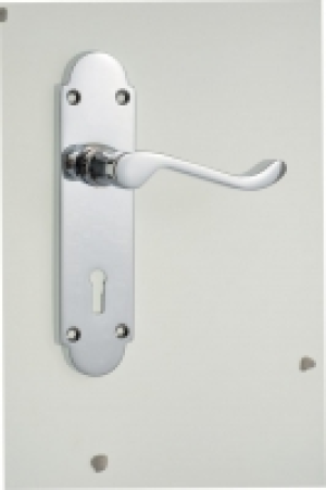 Wickes  Wickes Vancouver Victorian Shaped Locking Door Handle - Chro