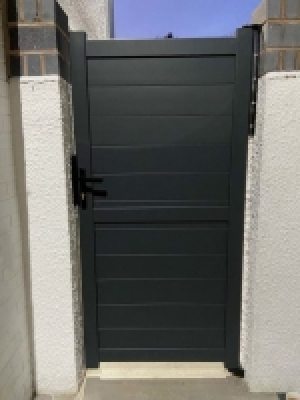 Readymade Black Aluminium Horizontal Pedestrian Gate - 900 x