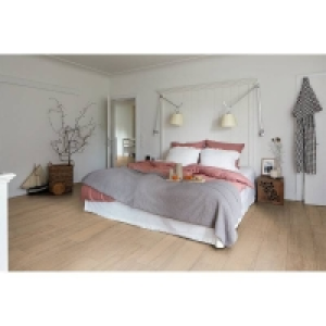 EGGER HOME Natural Elva Oak 8mm Laminate Flooring