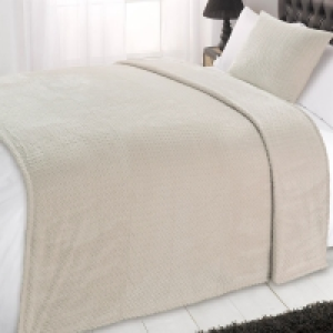 HomeBargains  Home Collections Waffle Throw - Cream