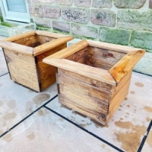Scandinavian Redwood Garden Planter Set by Charles Taylor £69.00