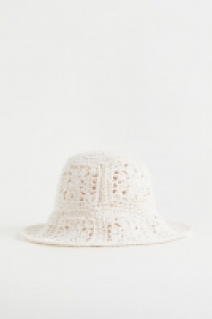 Straw hat £8.00