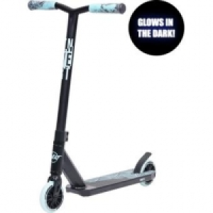 Halfords  Invert FS1.5 Mini Glow Stunt Scooter 437670