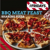 Iceland  TGI Fridays BBQ Meat Feast Sharing Pizza 540g