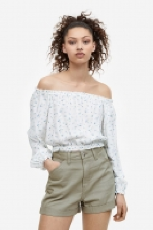 High-waisted cargo shorts £13.00