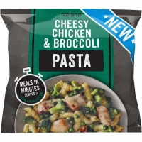 Iceland  Iceland Meal in a Bag Cheesy Chicken and Broccoli Pasta 750g