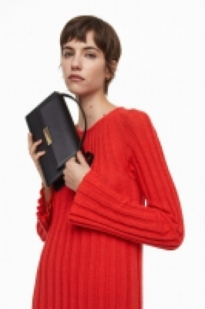 HM  Asymmetrical shoulder bag