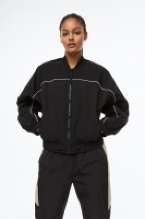 HM  Water-repellent sports jacket