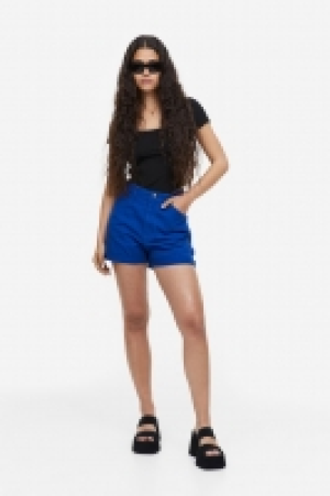 HM  High-waisted cargo shorts