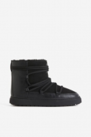 Laced padded boots £25.00