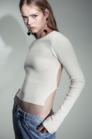 HM  Open-backed knitted top