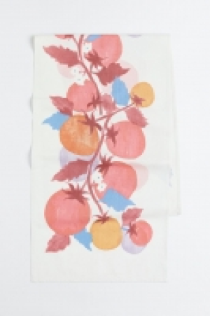 HM  Patterned table runner