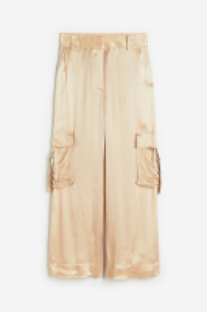 Cargo trousers with a sheen