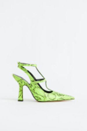 Snakeskin-patterned court shoes
