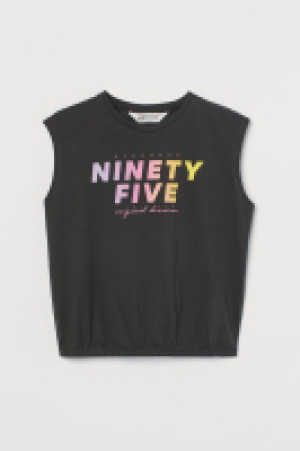 Sleeveless T-shirt