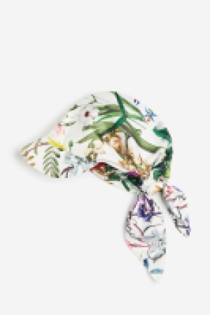 Patterned sun visor