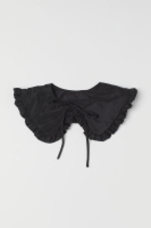 Frill-trimmed collar