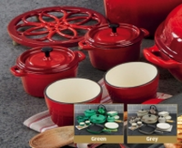 Mini Casserole Dishes/Cast Iron Trivets/Ramekins