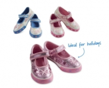 Girls Fashion Pumps £8.99