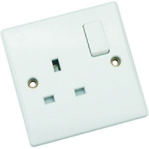 Wickes 13A Switched Socket 1 Gang White Slimline £2.19